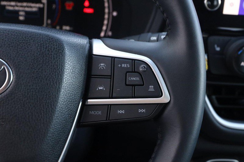 Used 2025 Toyota Grand Highlander AWD image 14