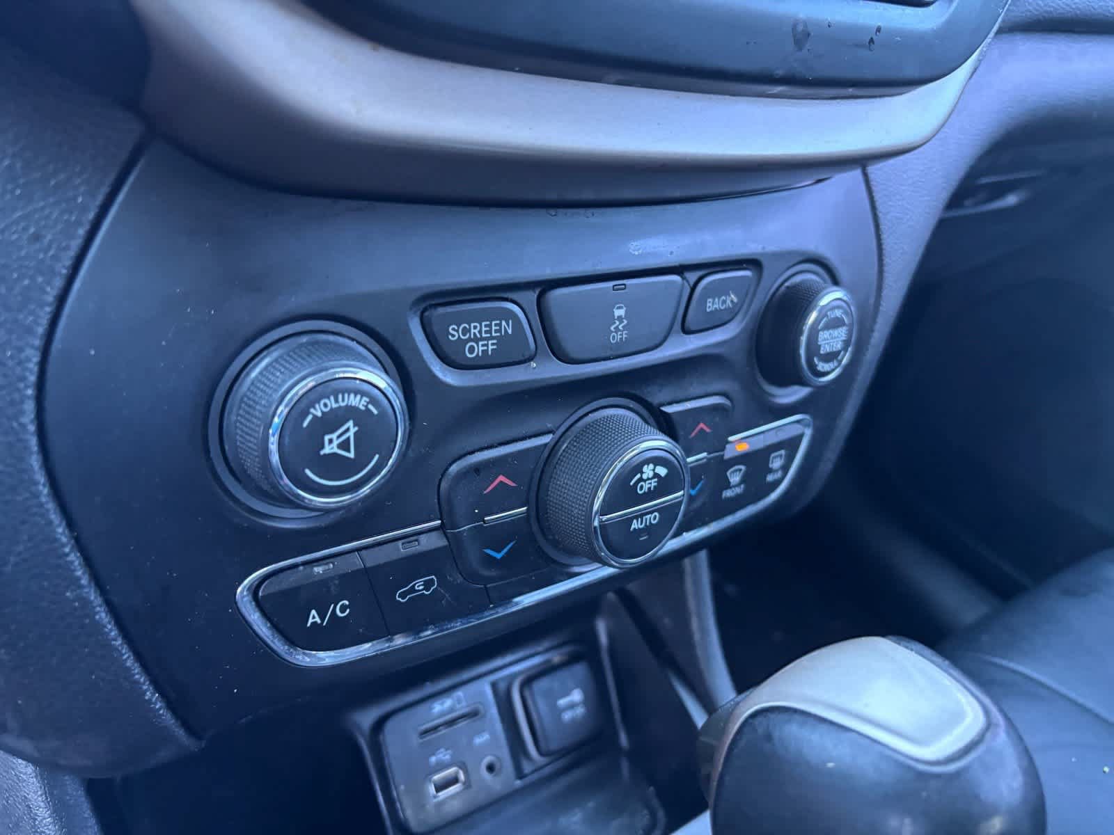 Used 2017 Jeep Cherokee Limited FWD image 19