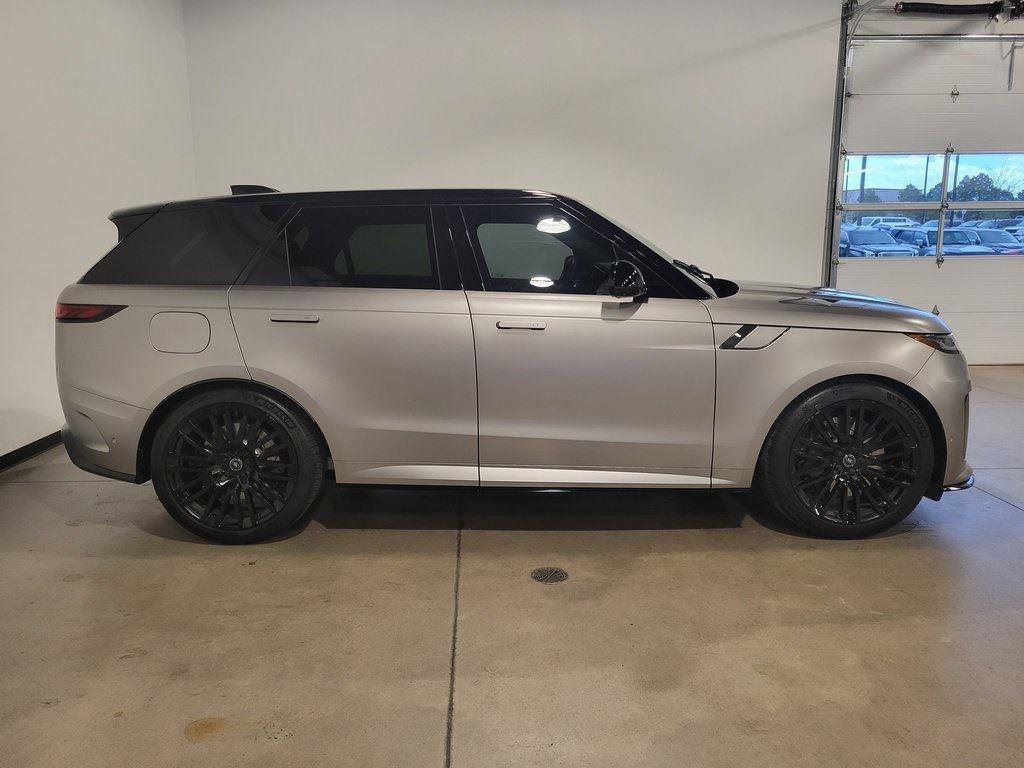 Used 2024 Land Rover Range Rover Sport image 2