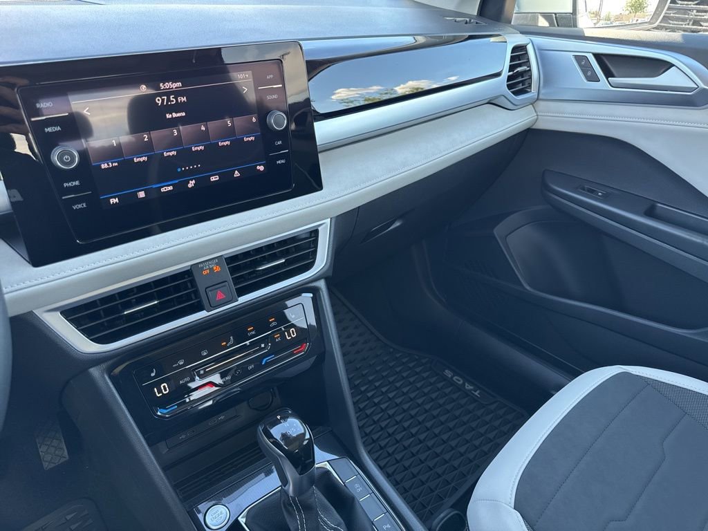 New 2025 Volkswagen Taos SE image 20