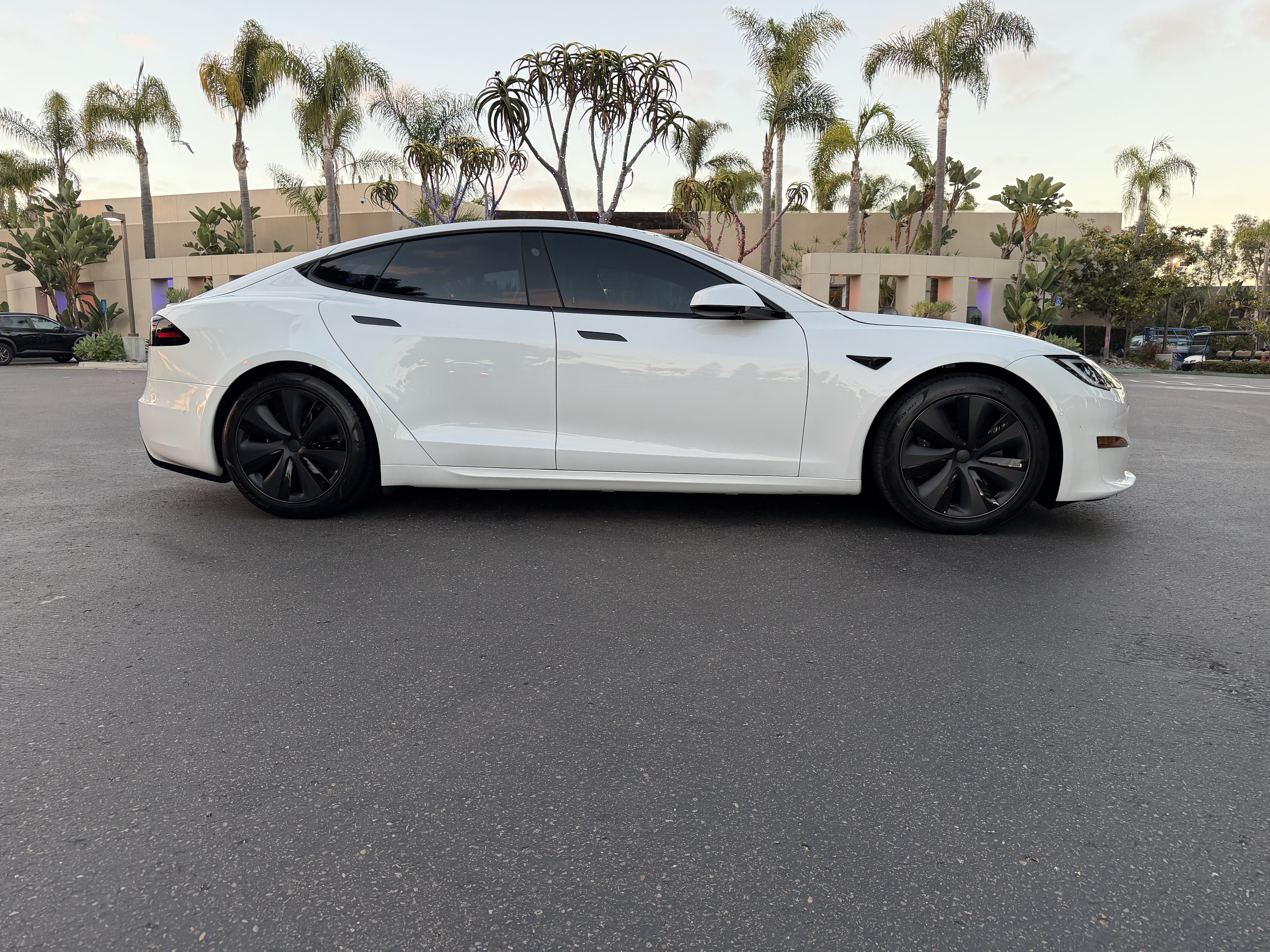 Used 2022 Tesla Model S AWD/4WD image 5