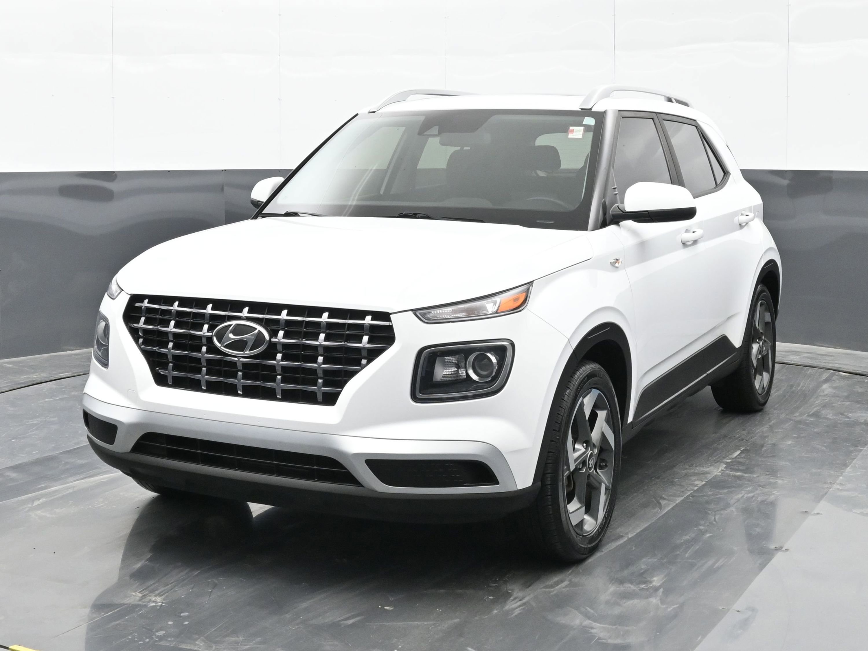 Certified 2022 Hyundai Venue SEL image 4