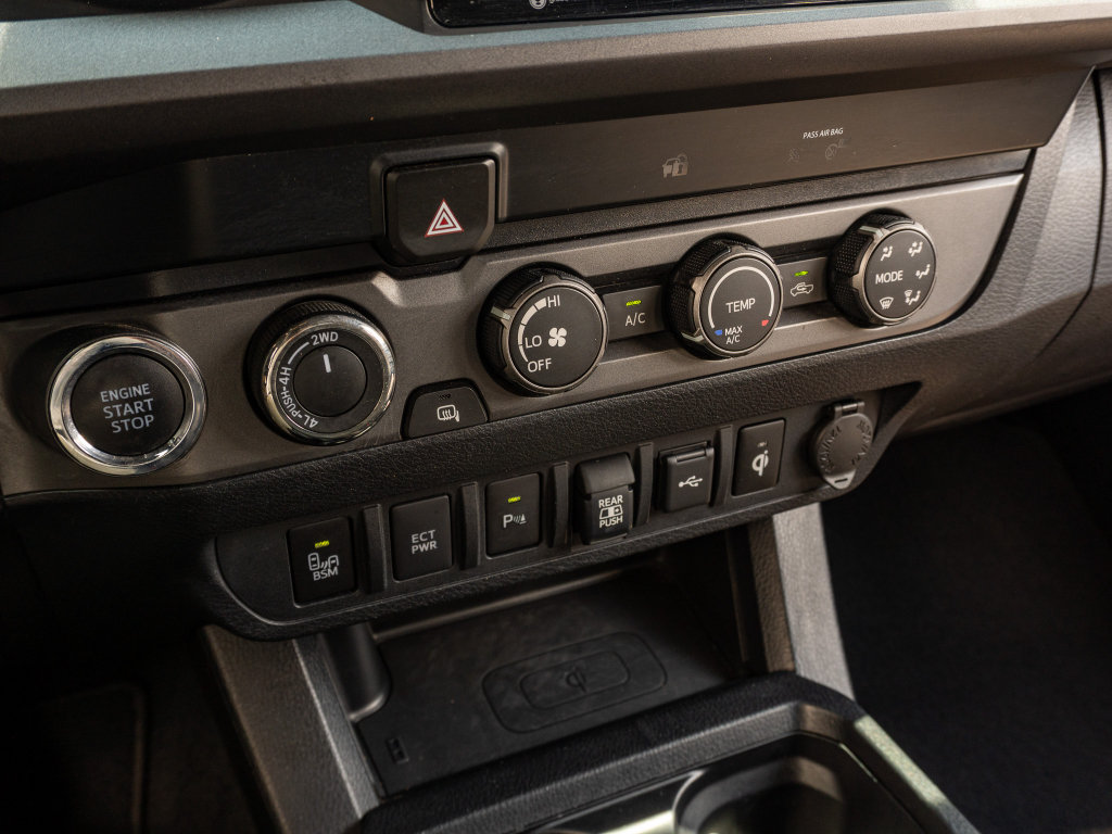 Used 2020 Toyota Tacoma TRD Sport w/ Technology Package AWD/4WD image 25