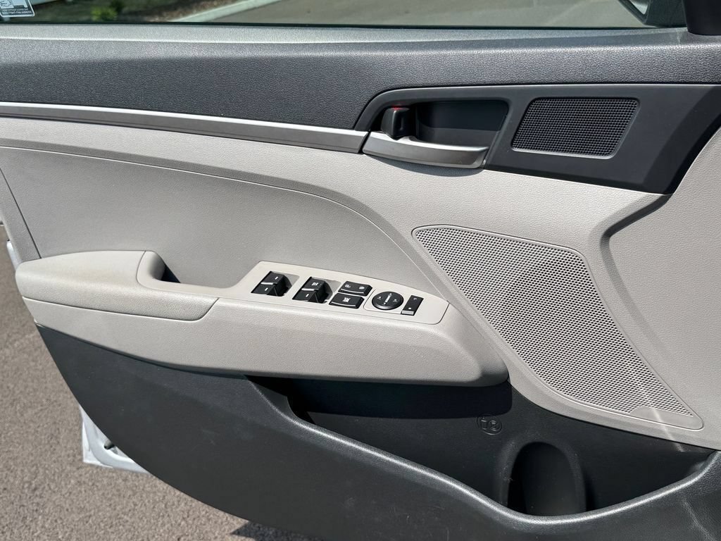Used 2019 Hyundai Elantra SE FWD image 17