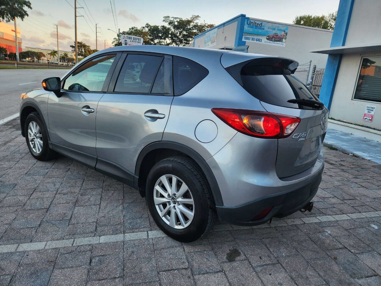 Used 2015 MAZDA CX-5 Touring image 4