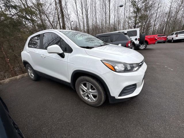 Used 2022 Chevrolet Trax LS w/ Tint and Cruise Package image 3