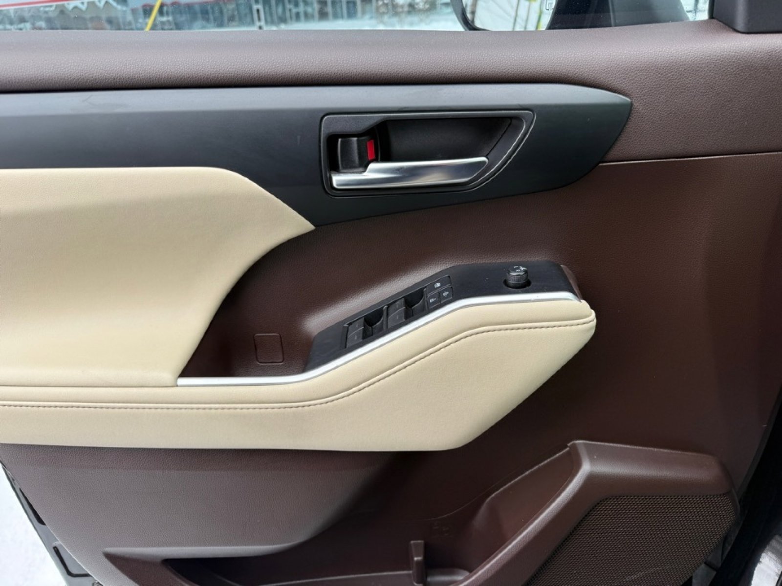 Used 2020 Toyota Highlander XLE image 37