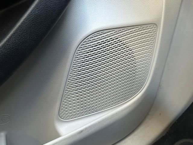 Used 2019 Chrysler Pacifica Touring-L image 19