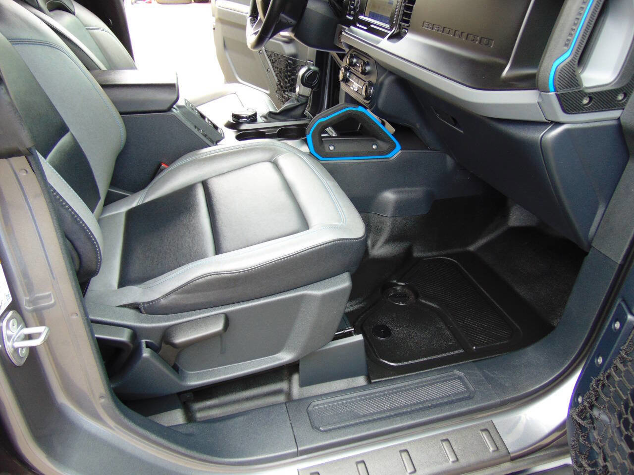 Used 2022 Ford Bronco Black Diamond image 13