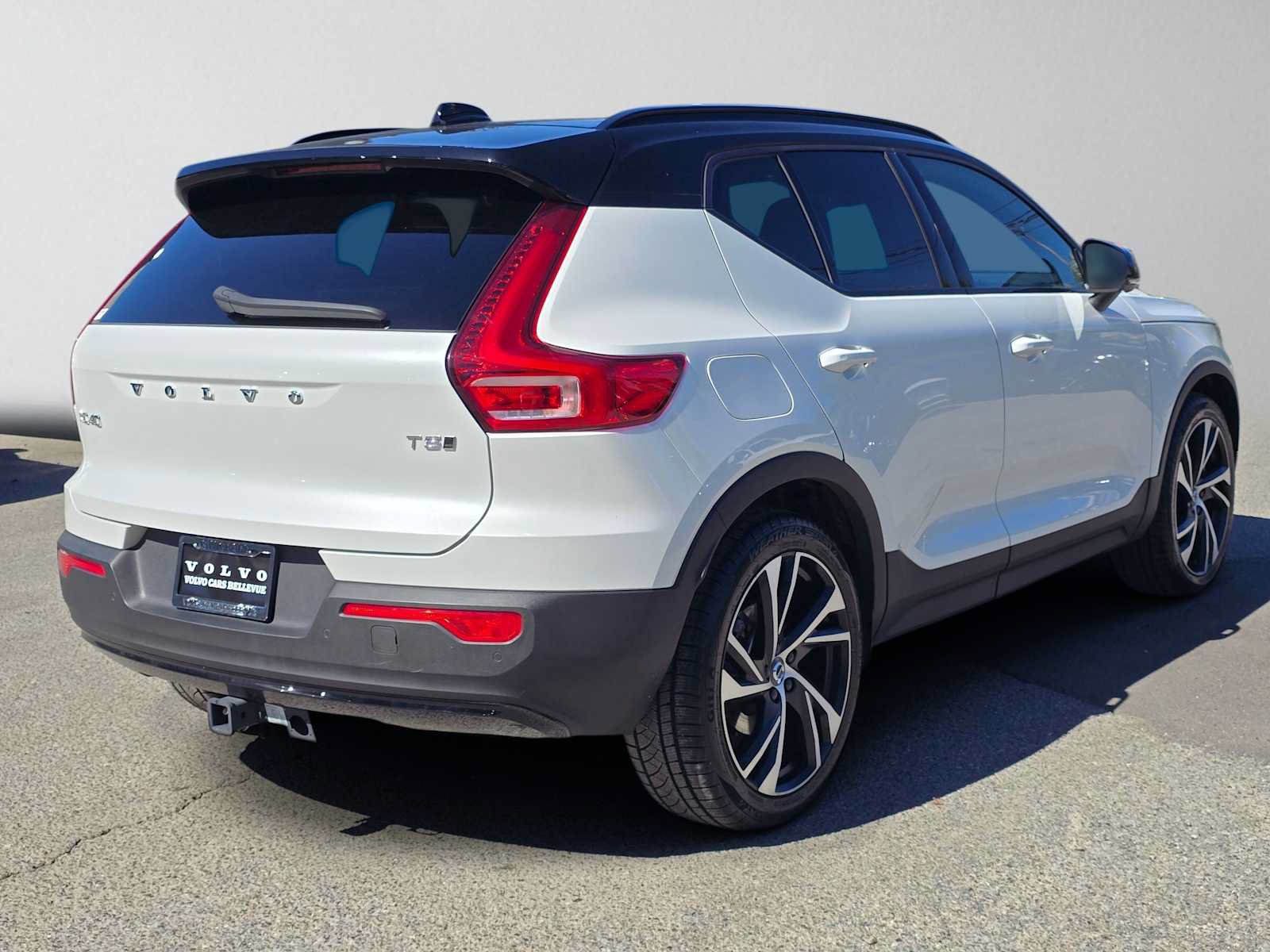 Used 2021 Volvo XC40 T5 R-Design AWD/4WD image 3