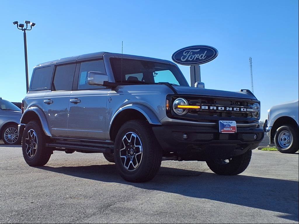 New 2024 Ford Bronco Outer Banks image 3