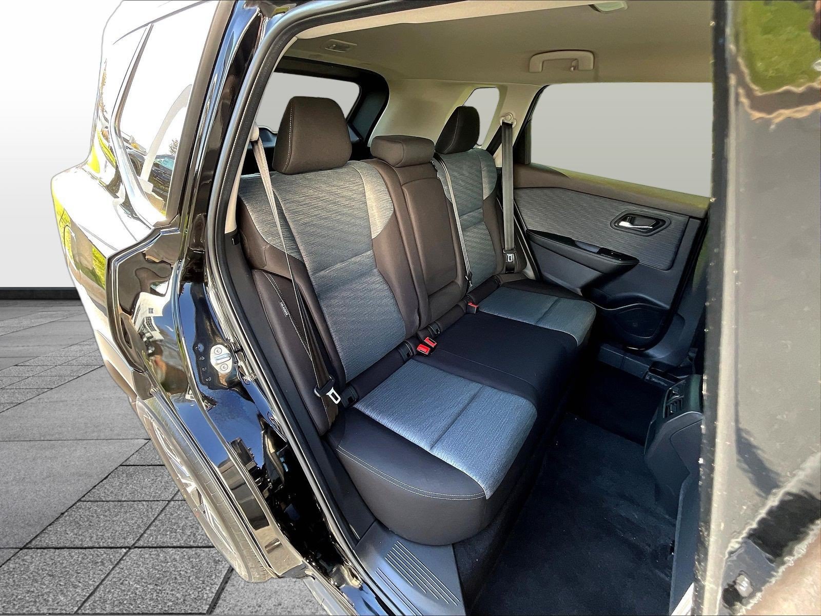 Used 2023 Nissan Rogue SV AWD/4WD image 28