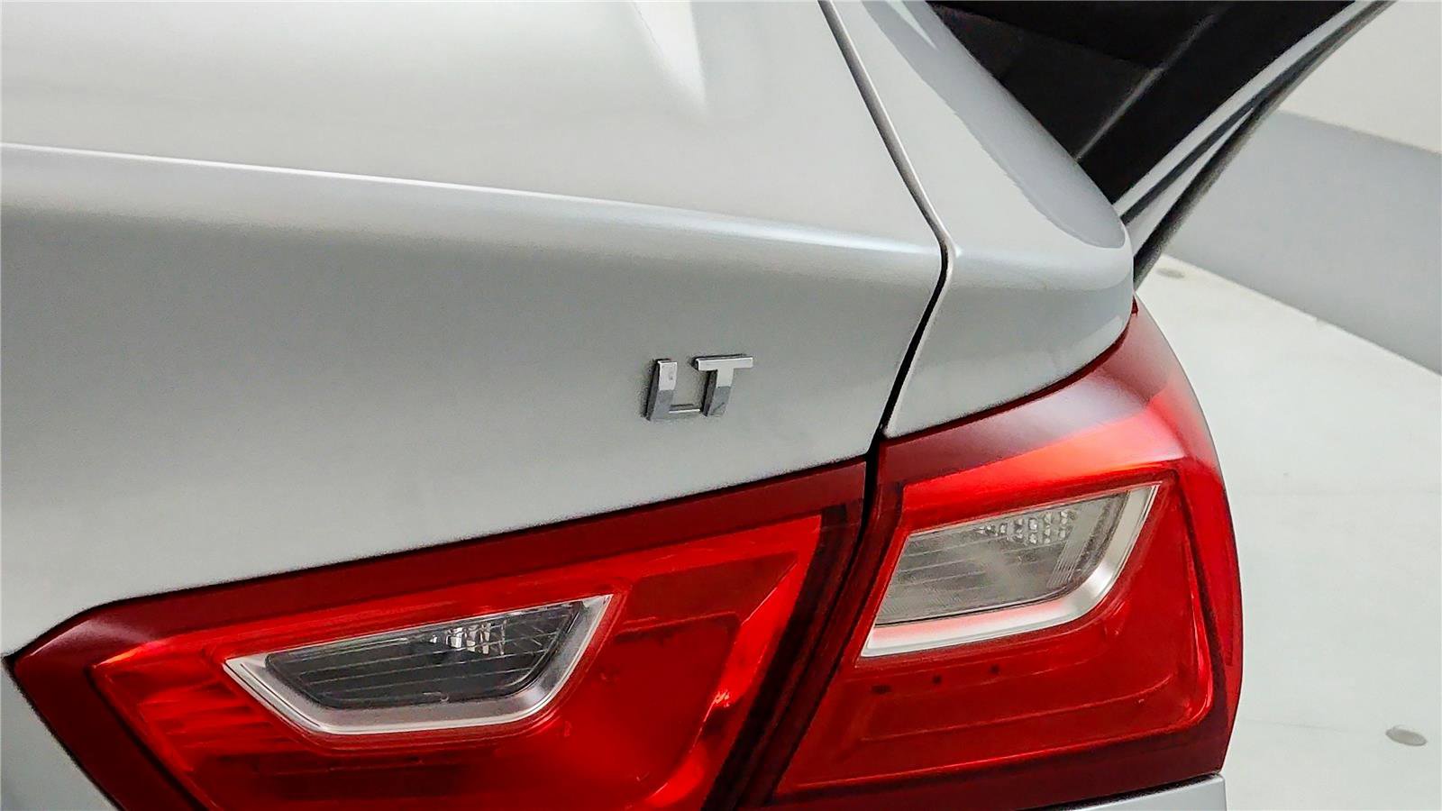 Used 2016 Chevrolet Malibu LT image 30