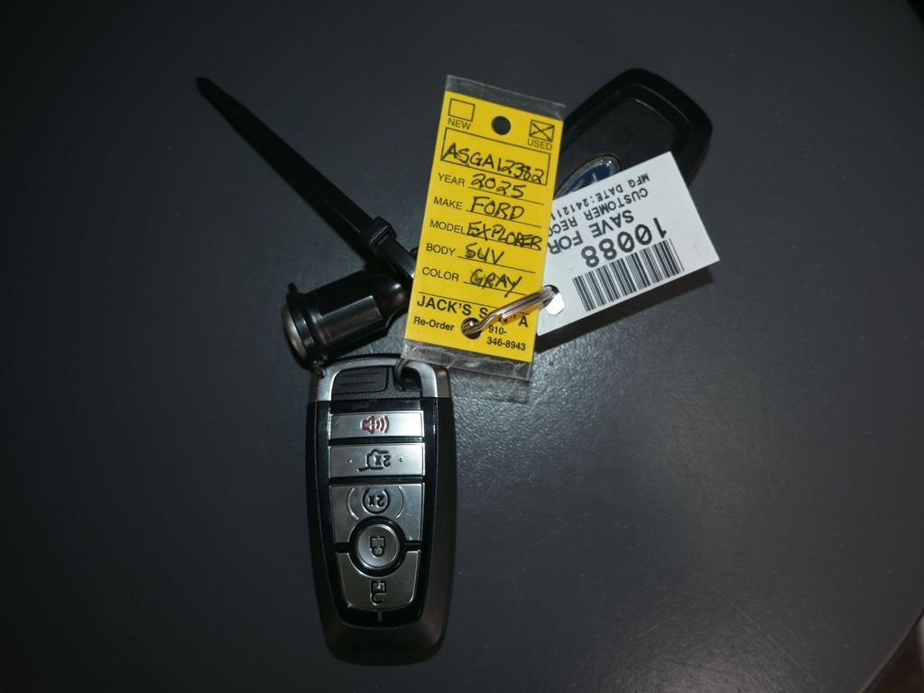 Used 2025 Ford Explorer Platinum w/ Ultimate Package image 22