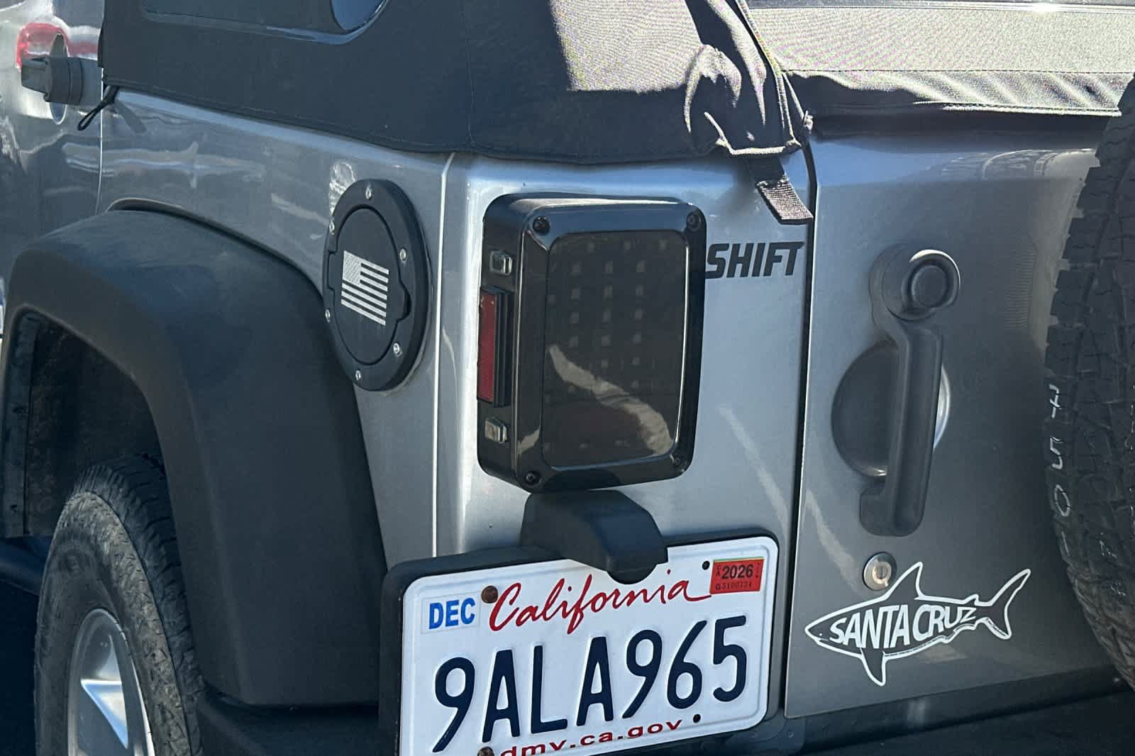 Used 2015 Jeep Wrangler Unlimited Rubicon w/ Connectivity Group AWD/4WD image 15