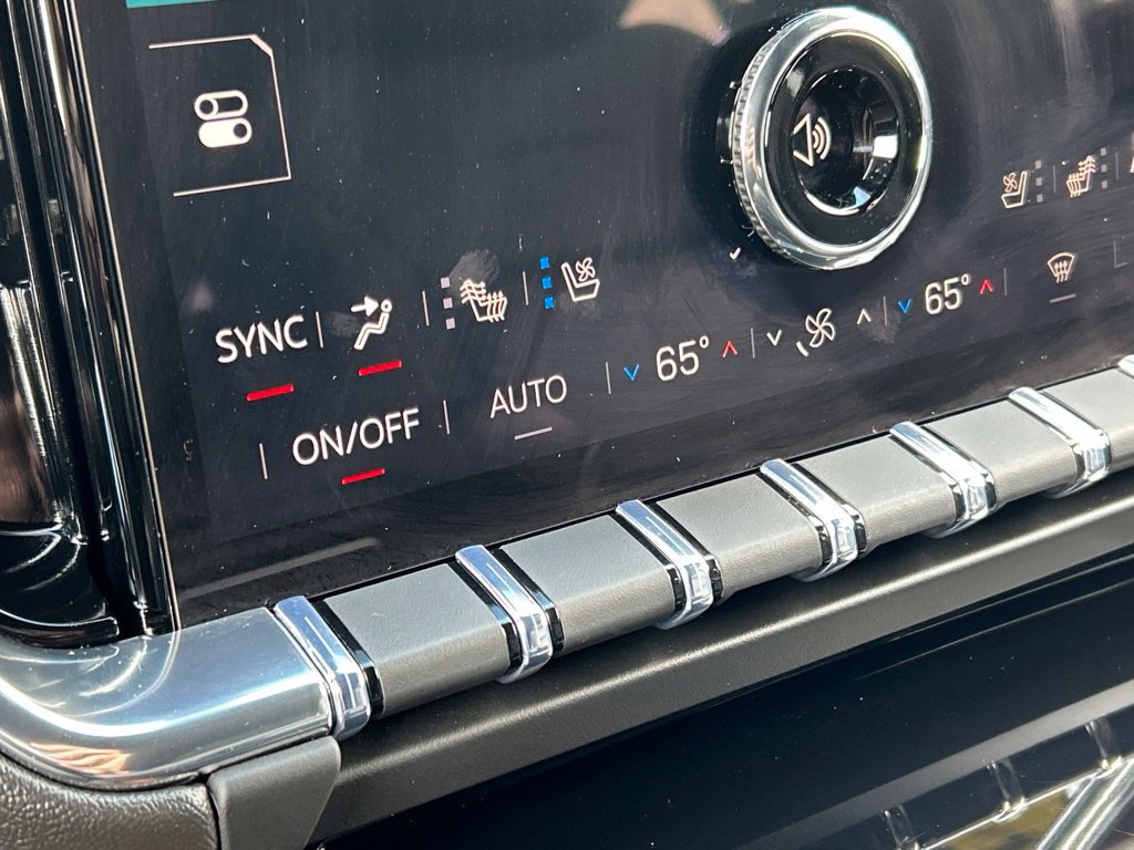 Used 2026 GMC Yukon Denali w/ Sun & Power Step Package AWD/4WD image 32