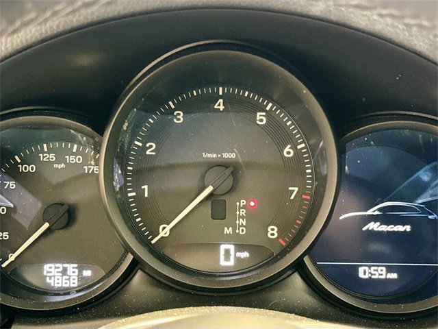 Used 2023 Porsche Macan image 11