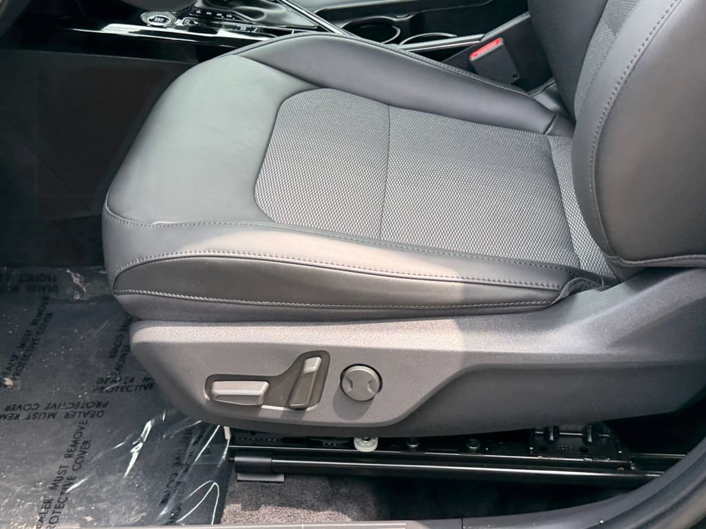 Certified 2023 Kia Niro EX FWD image 18