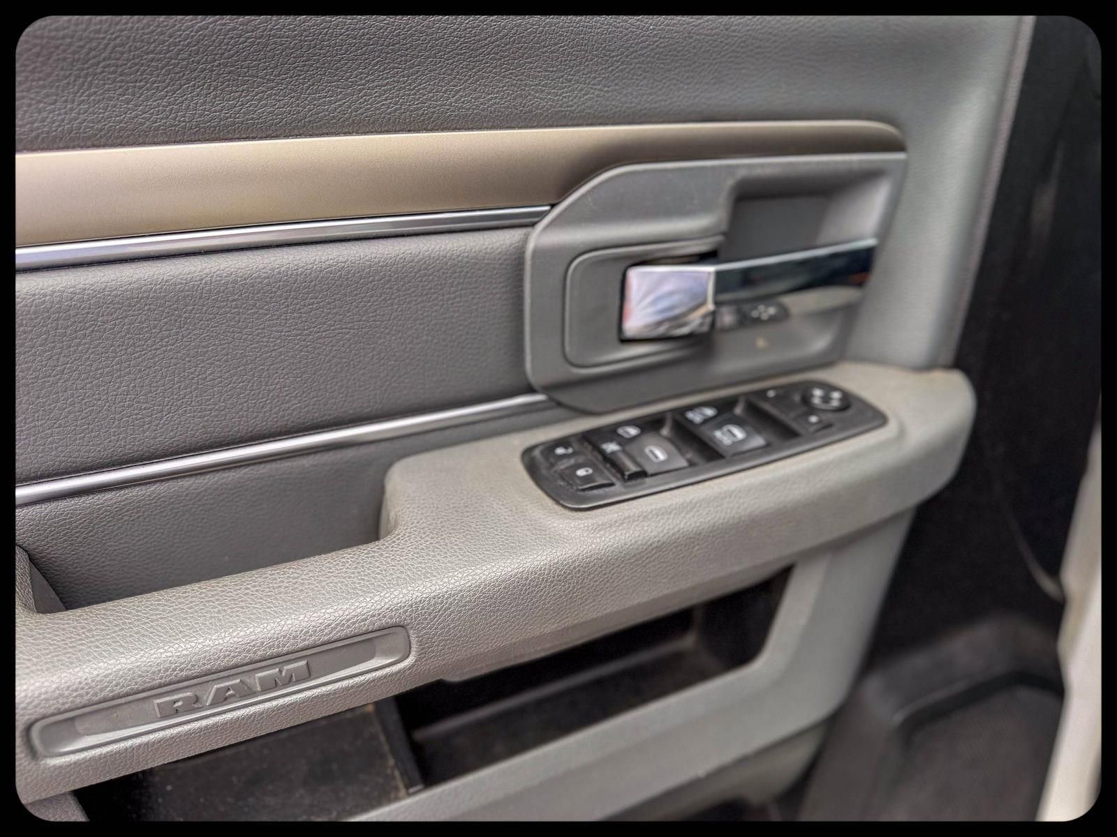 Used 2018 RAM 1500 Classic SLT image 11