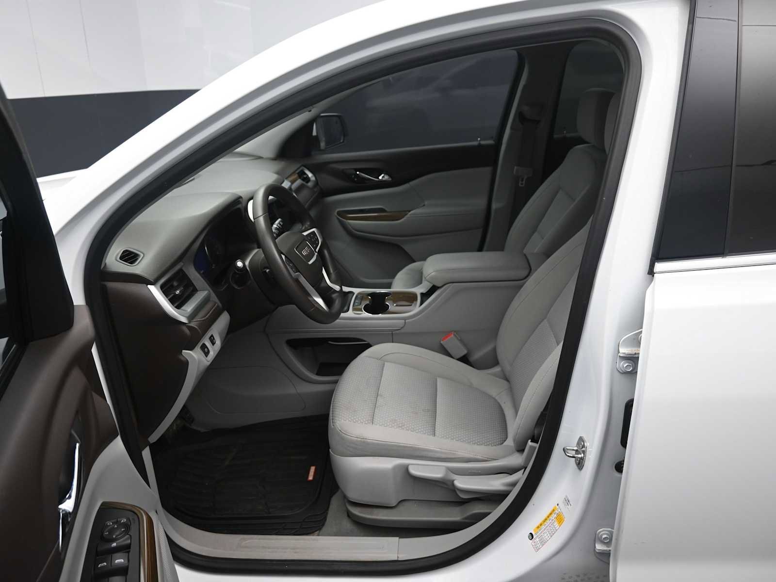 Used 2021 GMC Acadia SLE w/ LPO, Cargo Package image 15