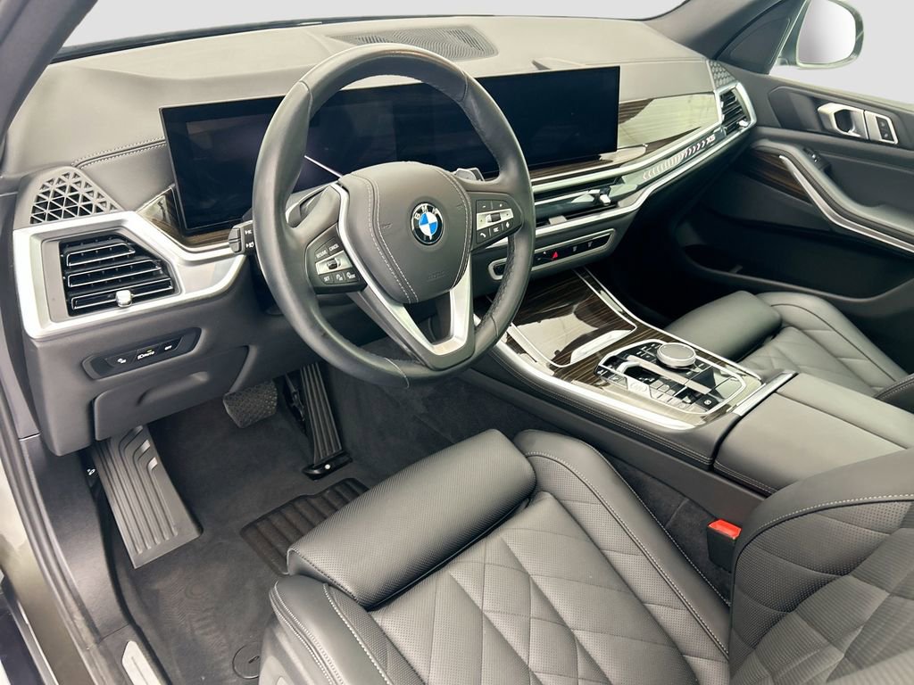 Certified 2025 BMW X5 xDrive40i w/ Parking Assistance Package AWD/4WD image 9