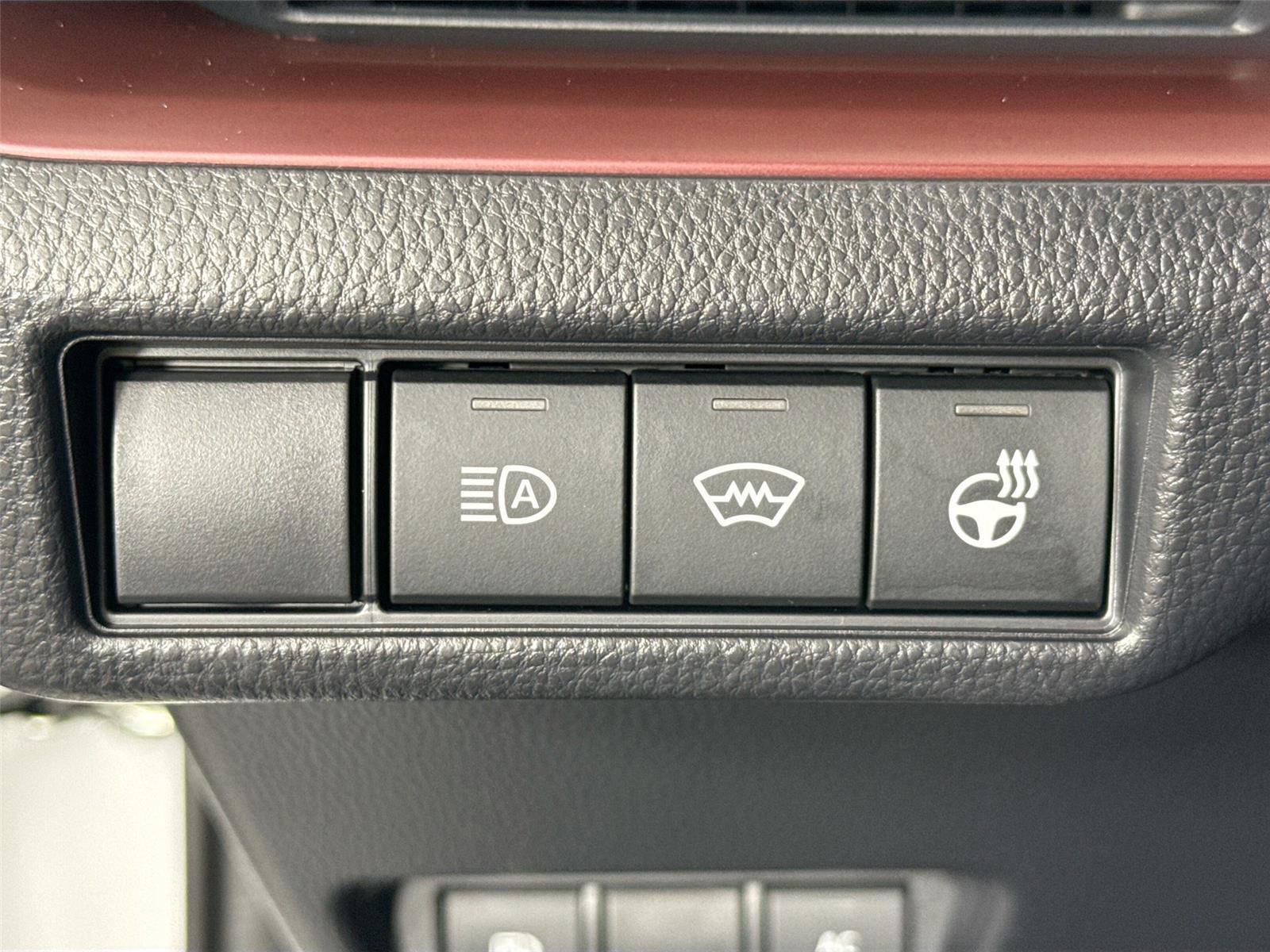 Used 2025 Toyota Prius Plug-In Hybrid image 15