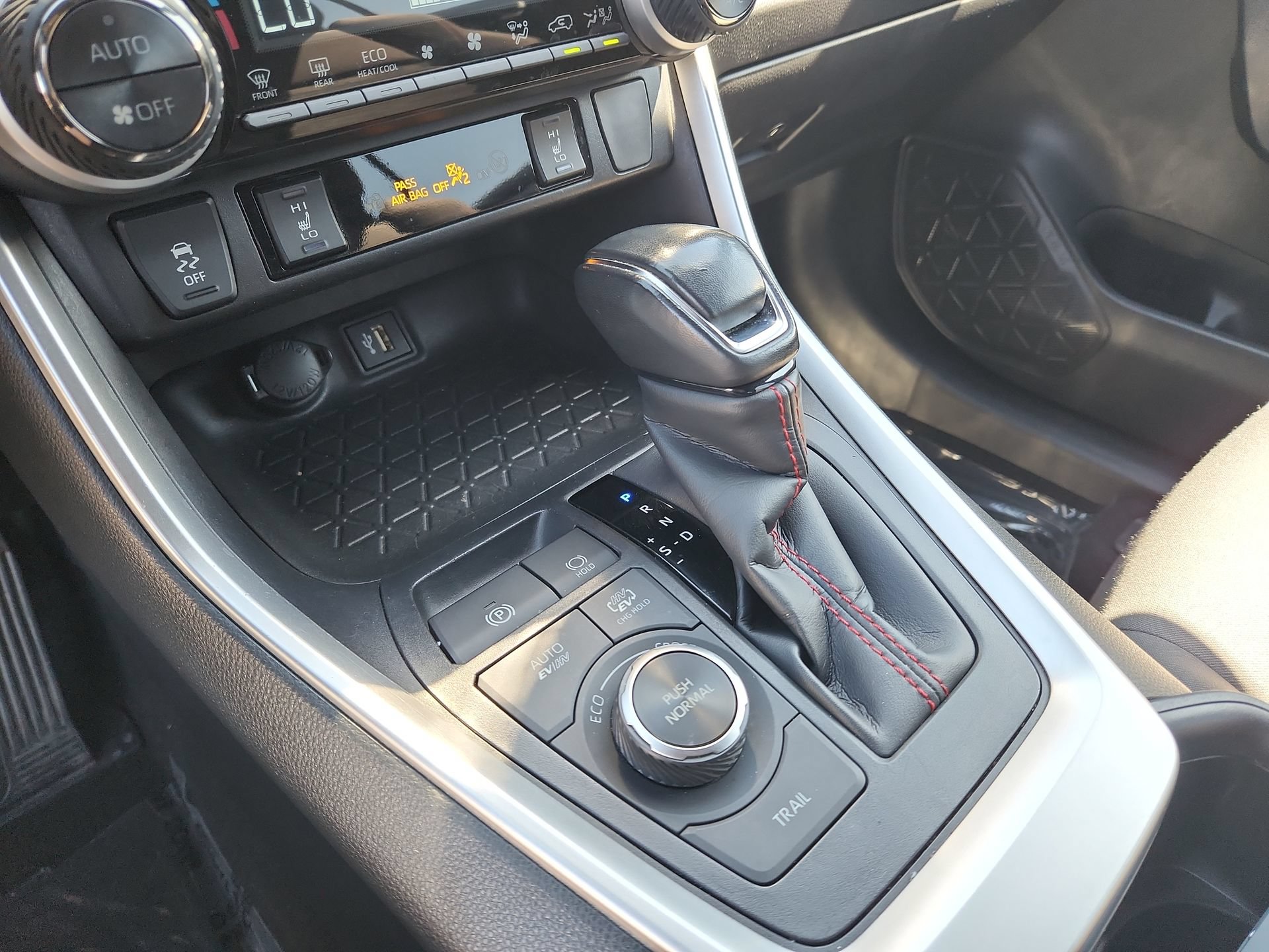 Used 2023 Toyota RAV4 SE w/ Weather & Moonroof Package AWD/4WD image 21