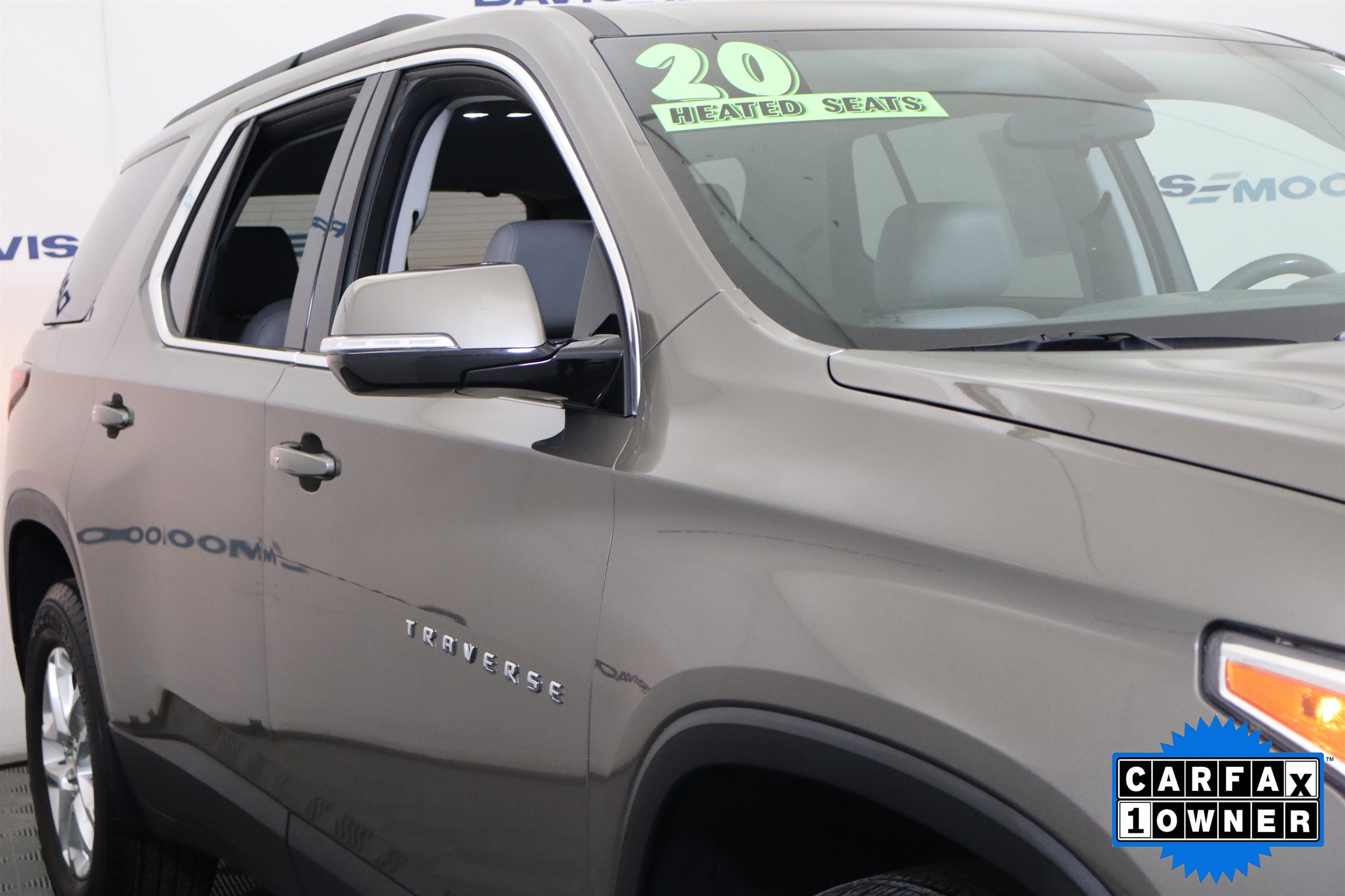 Used 2020 Chevrolet Traverse LT image 3