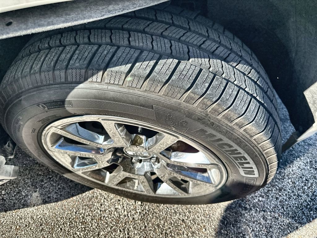 Used 2015 GMC Yukon XL Denali w/ Touring Package RWD image 4