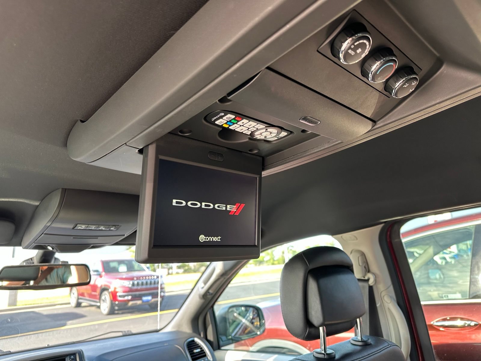 Used 2020 Dodge Grand Caravan SXT w/ Driver Convenience Group FWD image 24