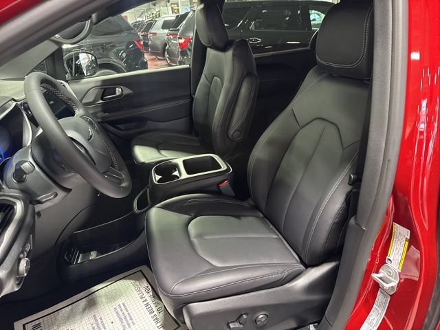 New 2026 Chrysler Pacifica Select AWD/4WD image 18