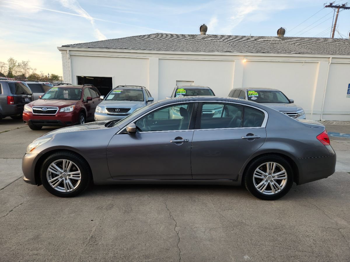 Used 2010 INFINITI G37 Journey w/ Premium Pkg RWD image 3