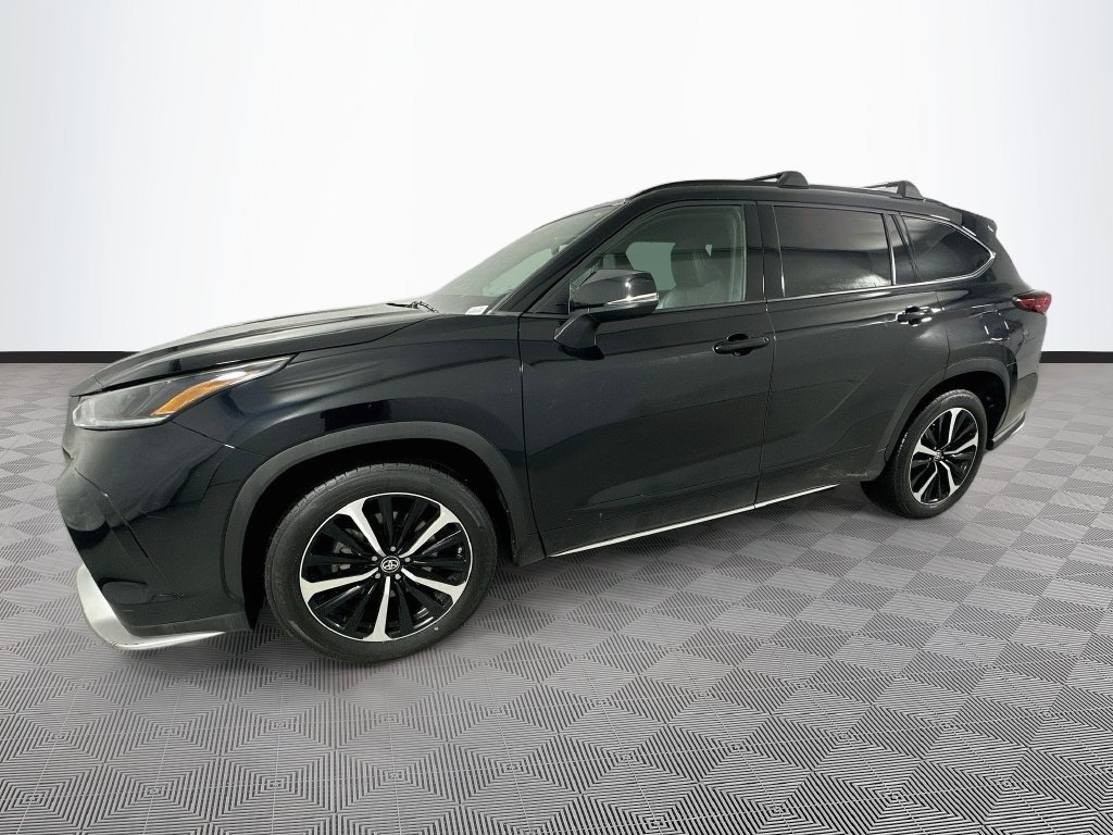 Used 2021 Toyota Highlander XSE AWD/4WD image 4