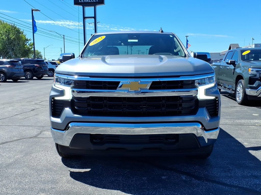 Used 2024 Chevrolet Silverado 1500 LT AWD/4WD image 2