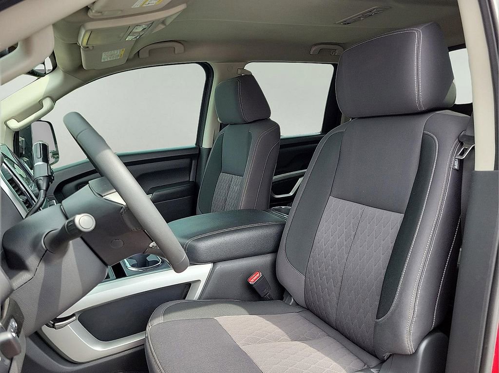 Used 2021 Nissan Titan SV w/ SV Convenience Package image 11