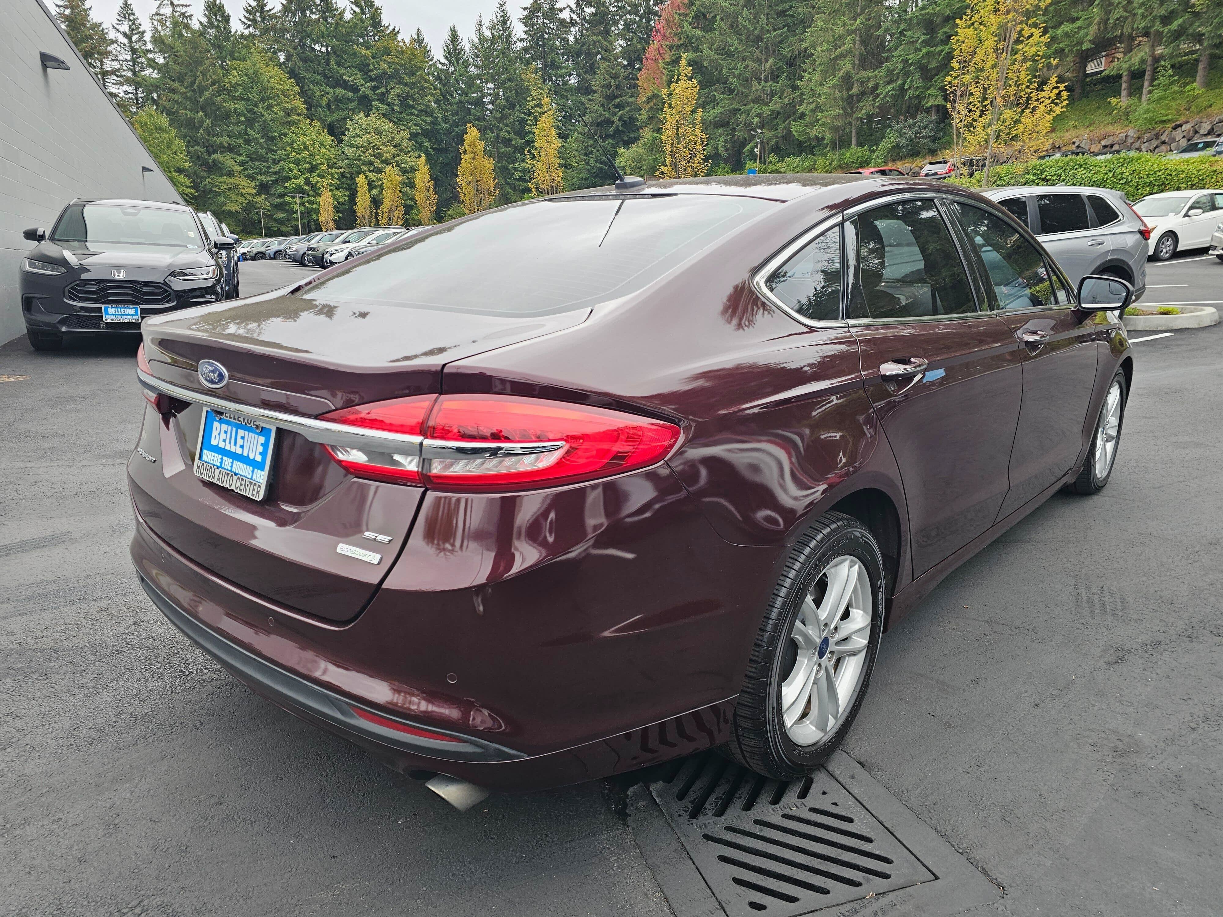 Used 2018 Ford Fusion SE w/ Fusion SE Technology Package FWD image 7