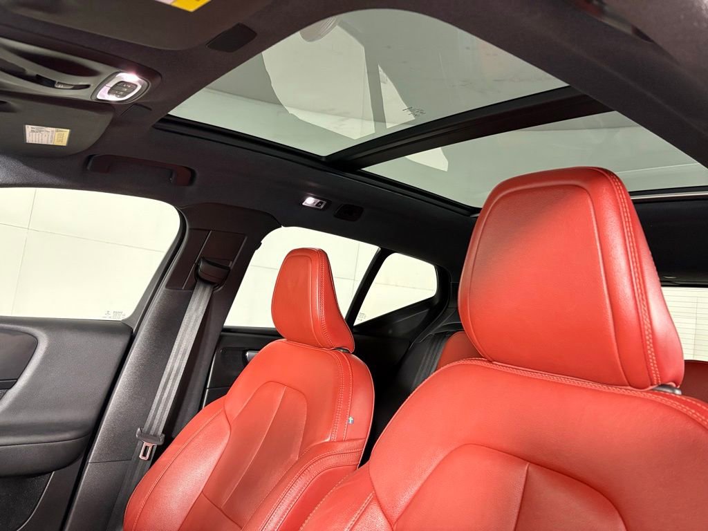 Used 2019 Volvo XC40 T5 Momentum AWD/4WD image 18