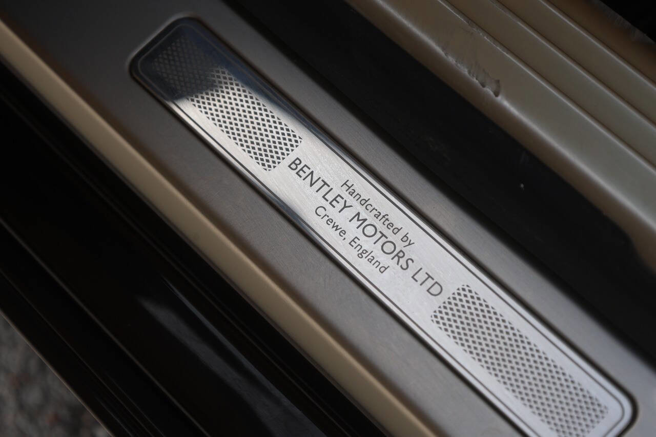 Used 2016 Bentley Flying Spur W12 image 24