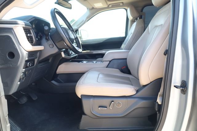 Used 2023 Ford Expedition Limited image 13