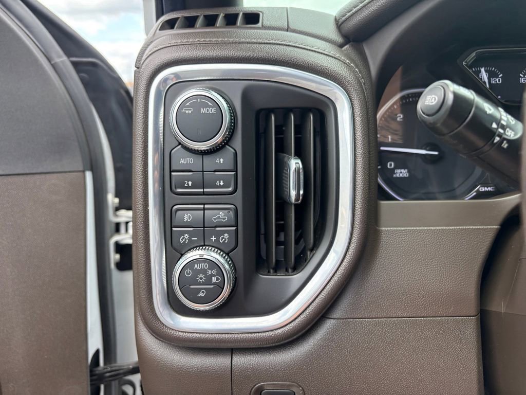 Used 2022 GMC Sierra 3500 SLT w/ SLT Preferred Package AWD/4WD image 19