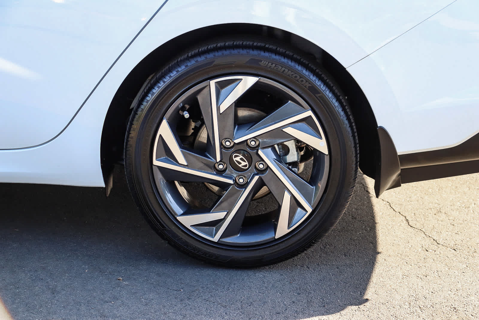 Used 2025 Hyundai Elantra Limited FWD image 12
