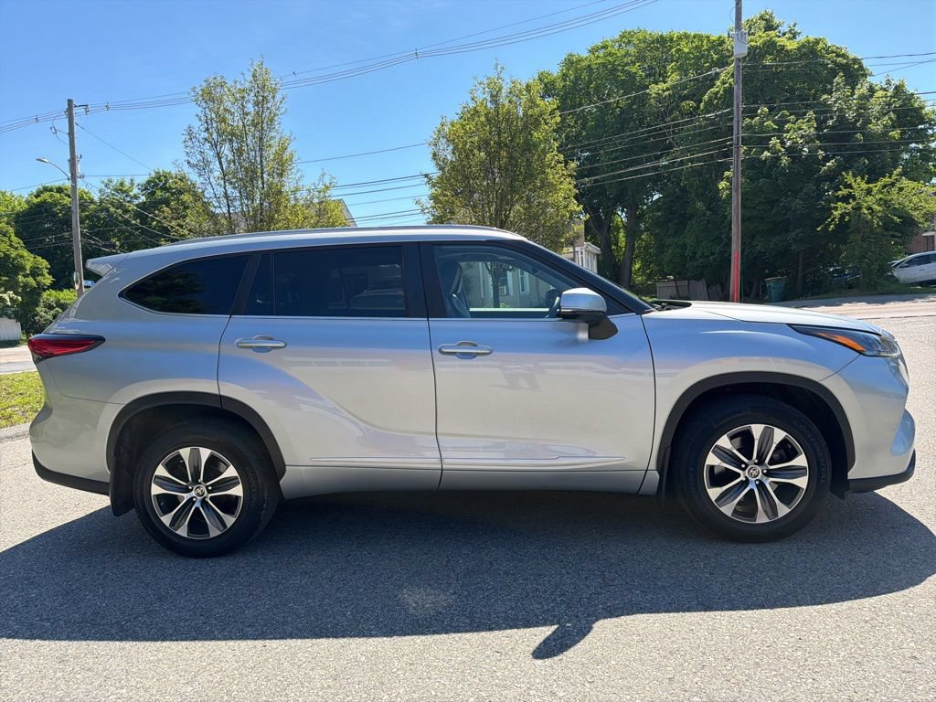 Used 2023 Toyota Highlander XLE w/ Protection Package #3 (TMS) AWD/4WD image 7