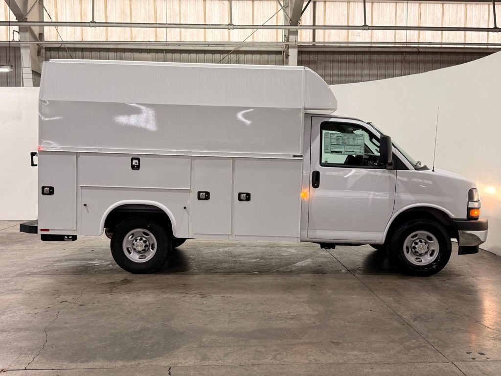 New 2025 Chevrolet Express 3500 w/ Power Convenience Package RWD image 9