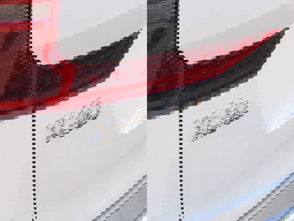 Certified 2026 Volvo XC60 B5 Plus w/ Protection Package Premier image 12