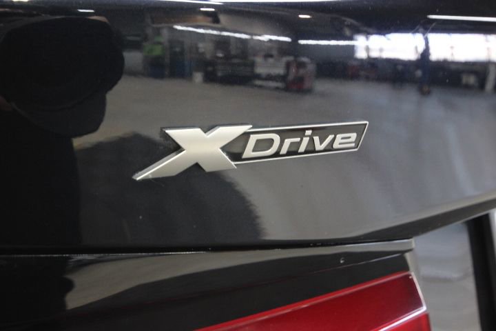 Used 2023 BMW M550i xDrive w/ Executive Package image 8