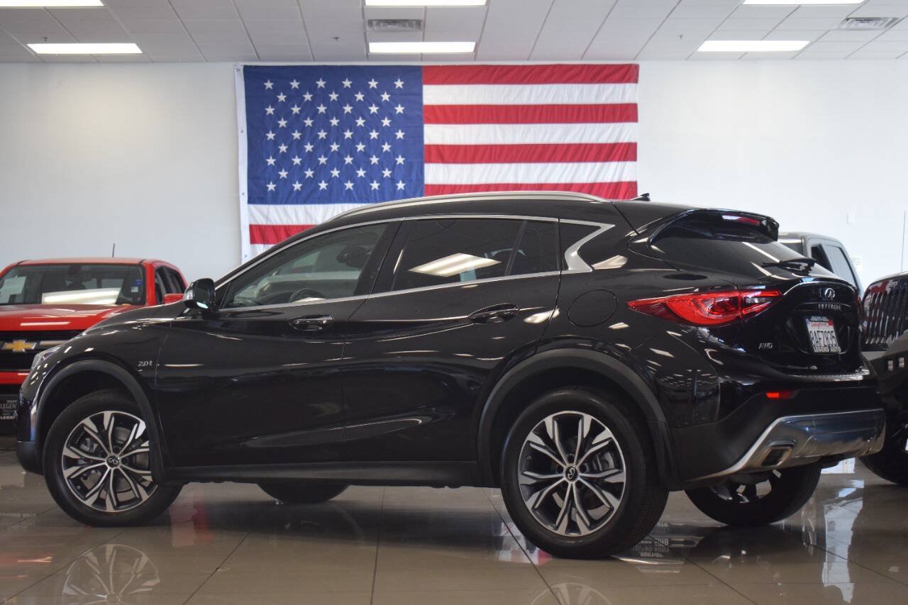 Used 2018 INFINITI QX30 Premium w/ Navigation Package AWD/4WD image 17