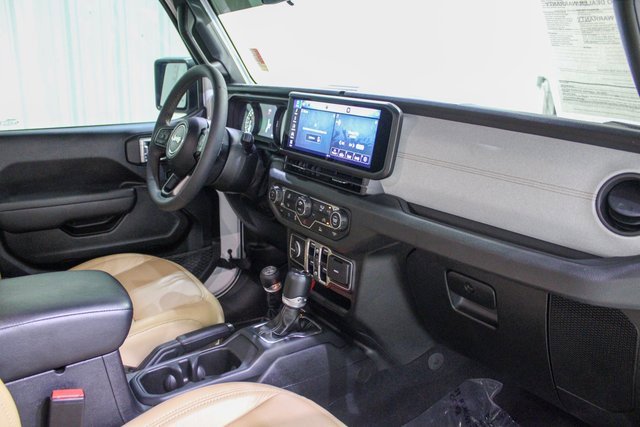 Used 2024 Jeep Wrangler Unlimited image 19