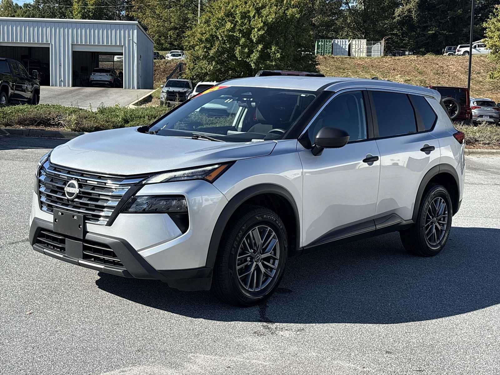 Used 2024 Nissan Rogue S AWD/4WD image 2