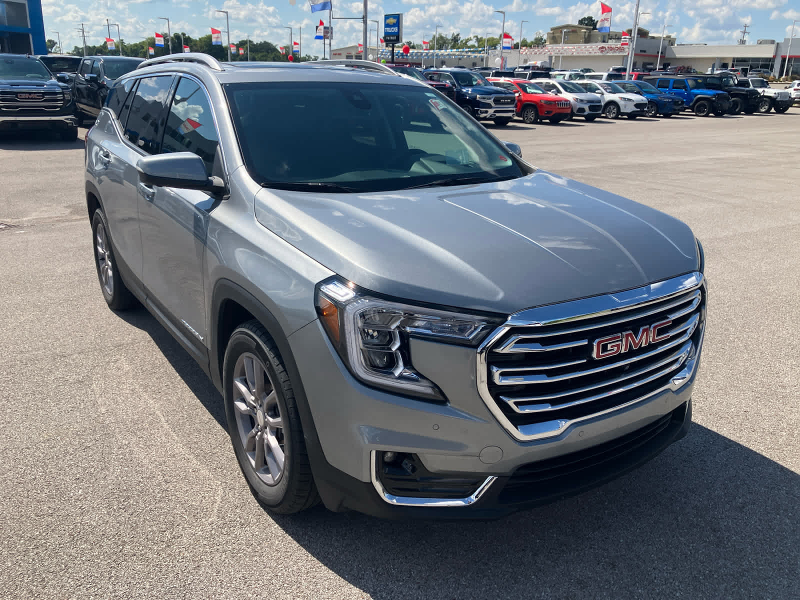 Used 2024 GMC Terrain SLT w/ Tech Package FWD image 1