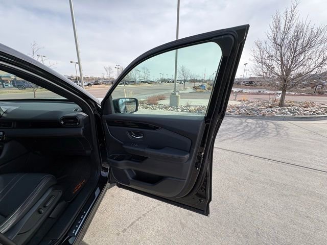 Used 2025 Honda Pilot TrailSport image 31